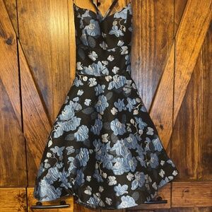 Beautiful short dress juniors/women’s size 0